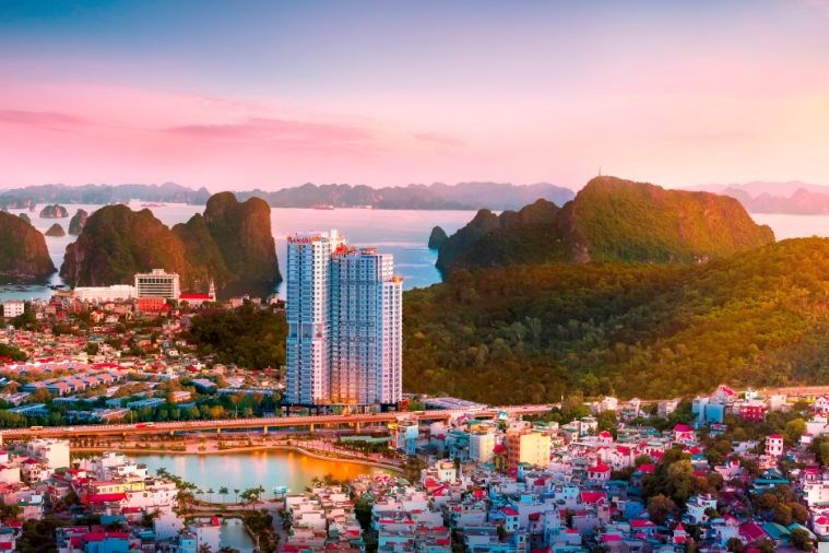 Ramada Hotel & Suites By Wyndham Hạ Long Bay View